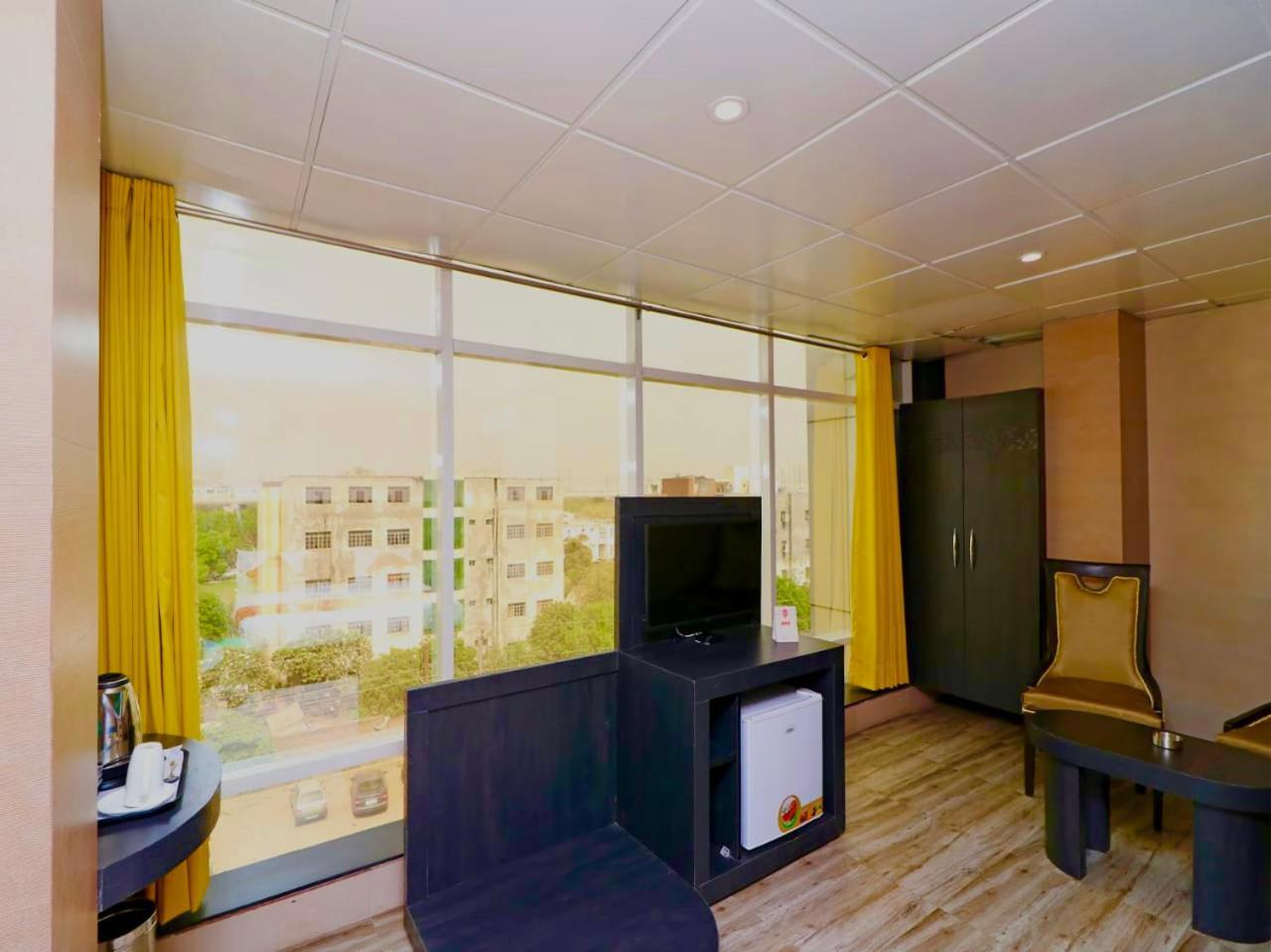 Ace Prime Hotel Greater Noida Bagian luar foto