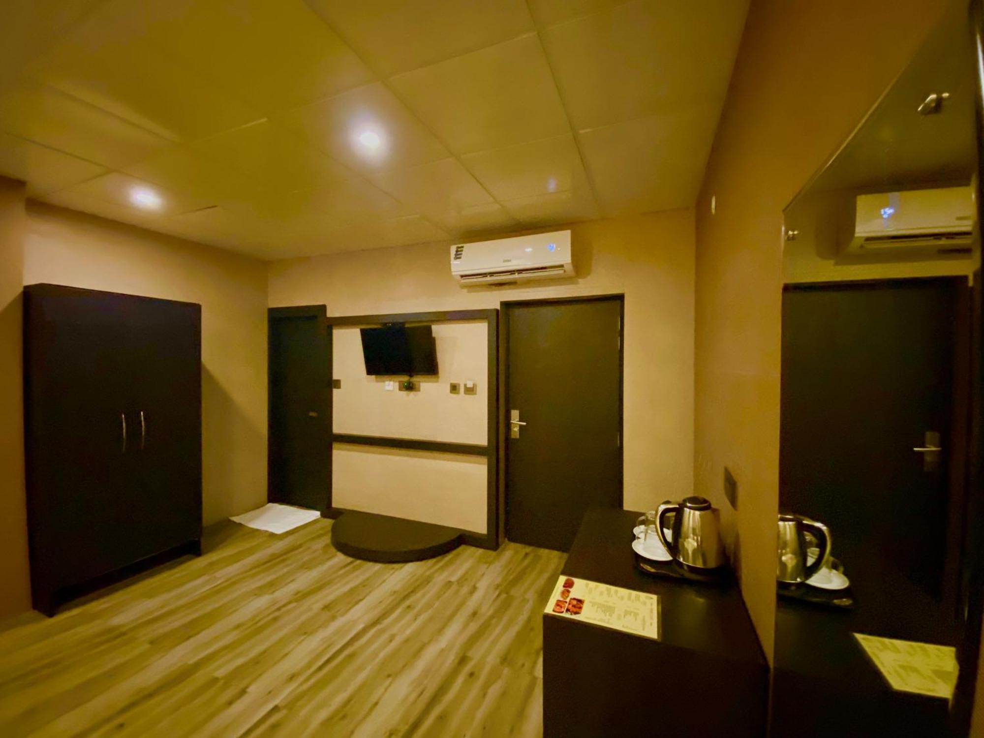 Ace Prime Hotel Greater Noida Bagian luar foto