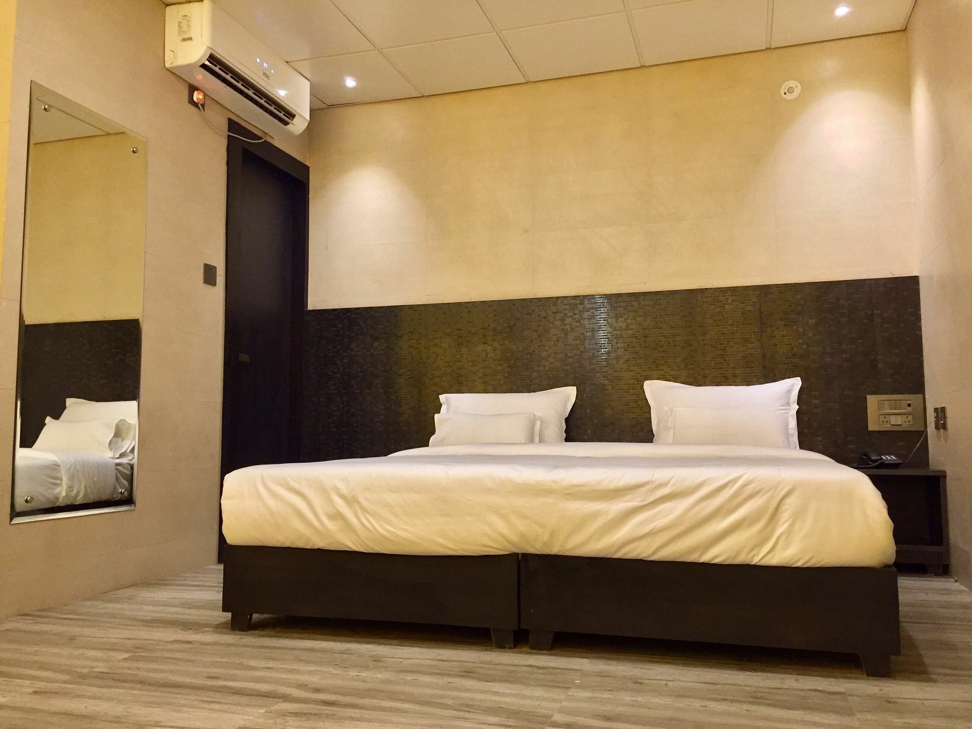 Ace Prime Hotel Greater Noida Bagian luar foto